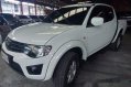 Selling White Mitsubishi Strada 2014 Automatic Diesel -2