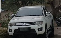  White Mitsubishi Strada 2012
