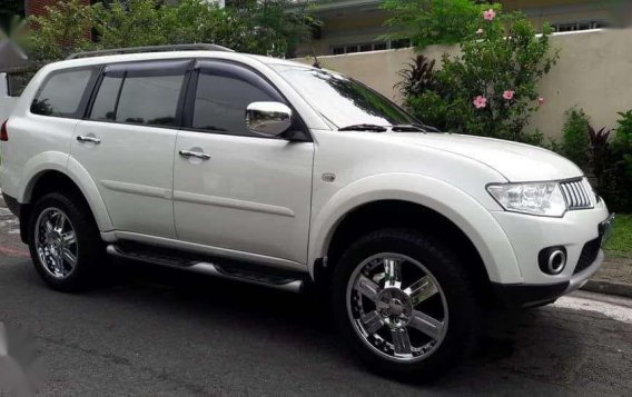 Mitsubishi montero sport 2012