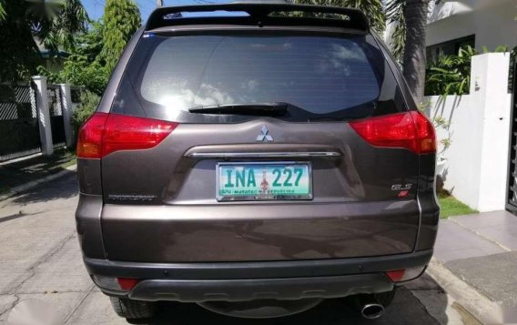 2012 Mitsubishi Montero glsv automatic top of the line.