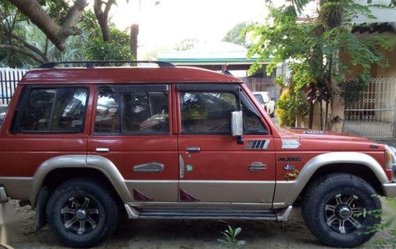 Available is a Mitsubishi Pajero 4x4 Alloy wheels