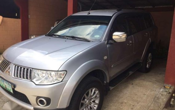 SELLING MITSUBISHI Montero sports gls 2010