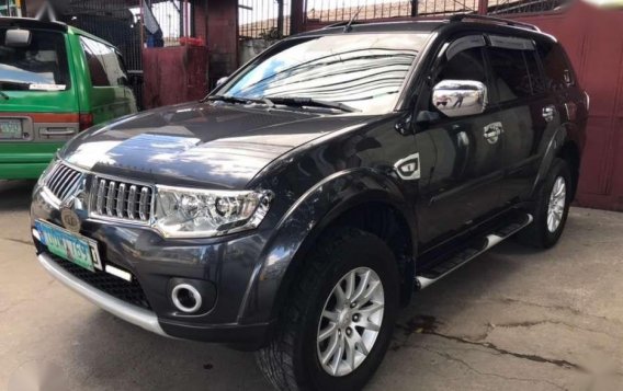 Mitsubishi Montero gls-V 2012 with 2 orig head rest monitor from casa