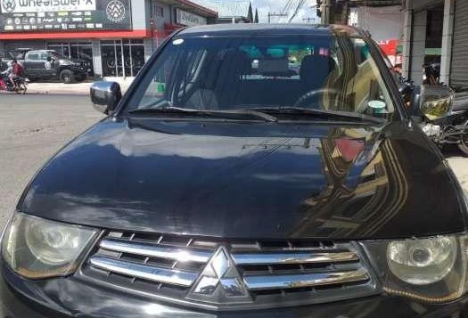 Mitsubishi Strada 4x4 top of the line 2010