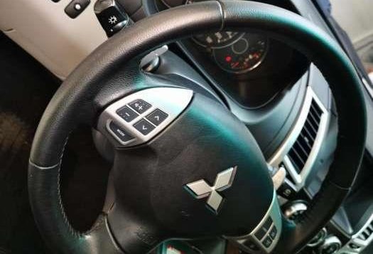 2013 Mitsubishi Montero GLSV matic doctor owned