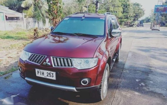 SELLING MITSUBISHI Montero gls se 2011