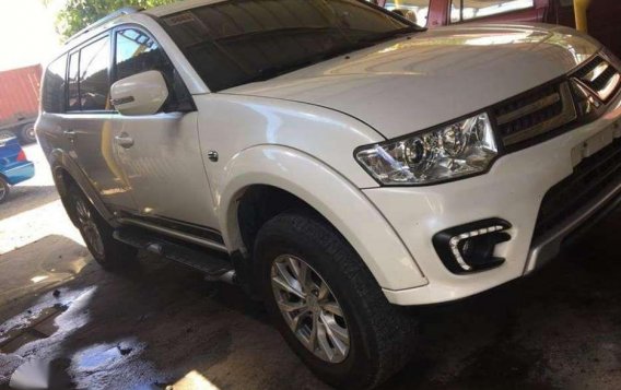 Rush for sale 2015 Mitsubishi Montero glx