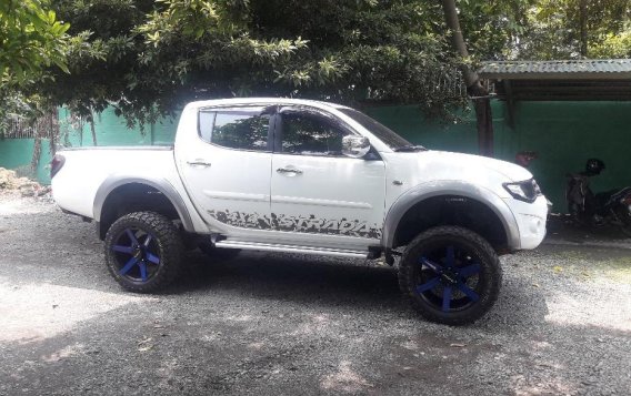 Selling Mitsubishi Strada 2013 at 80000 km in Valenzuela