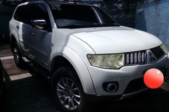 Selling White Mitsubishi Montero Sport 2009 Automatic Diesel at 114000 km in Parañaque