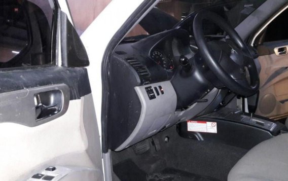 Selling 2nd Hand Mitsubishi Montero Sport 2013 at 52000 km in Makati