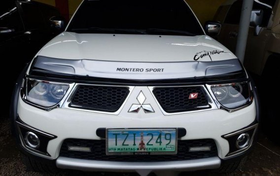 Selling White Mitsubishi Montero 2011 Automatic Diesel at 39000 km 