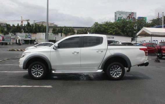 Selling White Mitsubishi Strada 2018 Automatic Diesel 