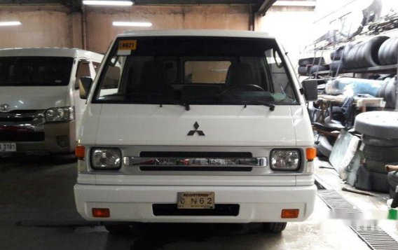 White Mitsubishi L300 2017 at 28000 km for sale 