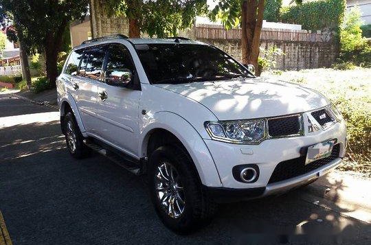 Selling White Mitsubishi Montero Sport 2012 at 99000 km