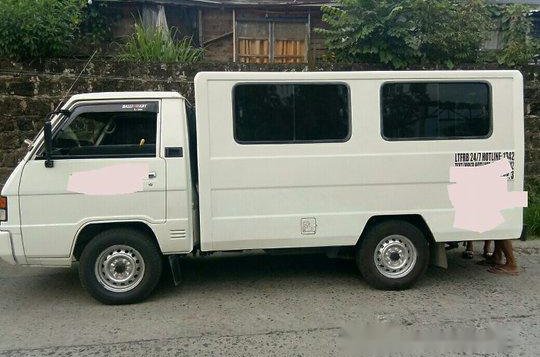 Sell White 2017 Mitsubishi L300 Manual Diesel at 27000 km 