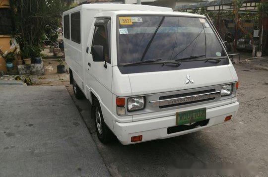 Selling White Mitsubishi L300 2013 in Quezon City