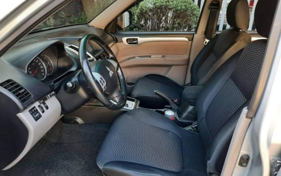 White Mitsubishi Montero sport 2011 for sale in Manila