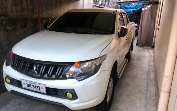 White Mitsubishi Strada 2016 for sale in Manual