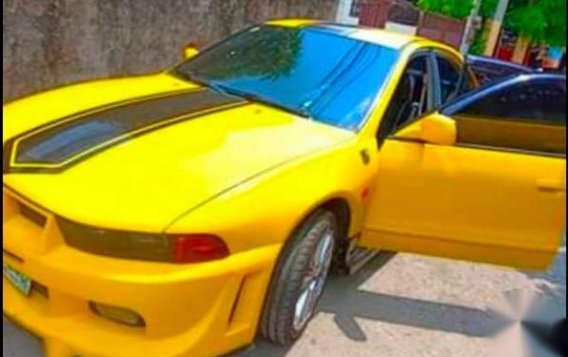 Selling Yellow Mitsubishi Galant 2006 in Quezon