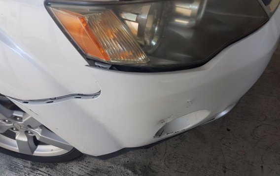 Selling White Mitsubishi Outlander 2009 in Manila