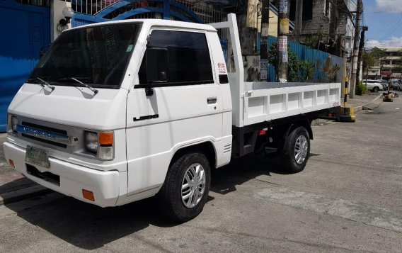 Selling Mitsubishi L300 2002 in Quezon City