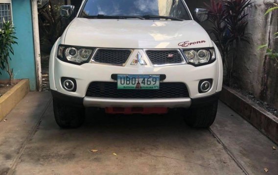 Selling White Mitsubishi Montero sport 2012 in Marikina