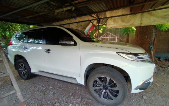 Selling White Mitsubishi Montero in Trinidad