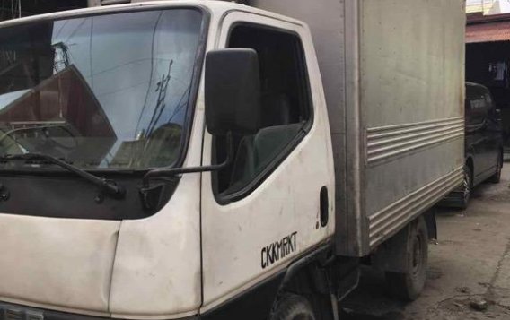 Selling White Mitsubishi Fuso in Valenzuela