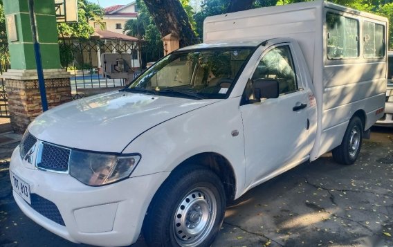 Selling White Mitsubishi Pajero in Quezon City