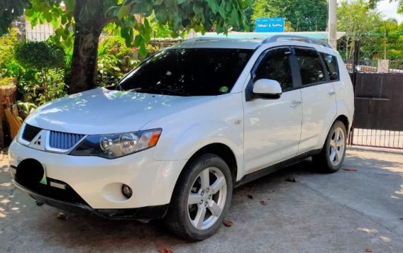 Selling White Mitsubishi Outlander 2014 in Marikina