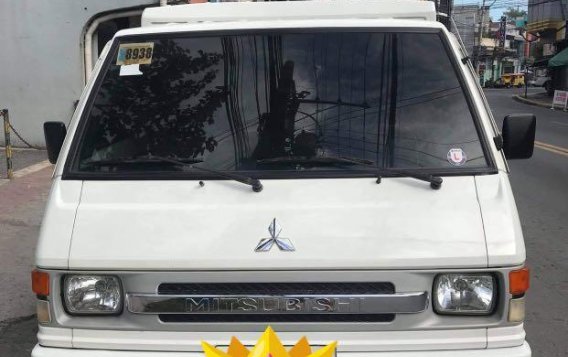 Selling White Mitsubishi L300 2017 in Olongapo 