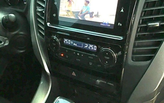 White Mitsubishi Montero Sport 2017 for sale in Valenzuela
