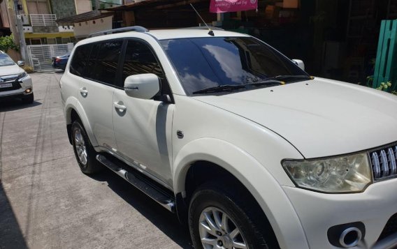 Selling White Mitsubishi Montero 2012 in Manila