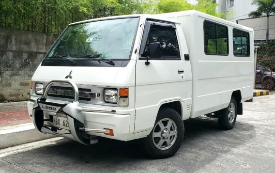 Selling White Mitsubishi L300 2017 in Quezon