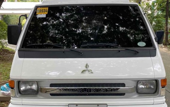 Selling White Mitsubishi L300 2015 in Pateros