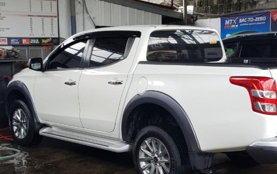 Pearl White Mitsubishi Strada 2018 for sale in Automatic