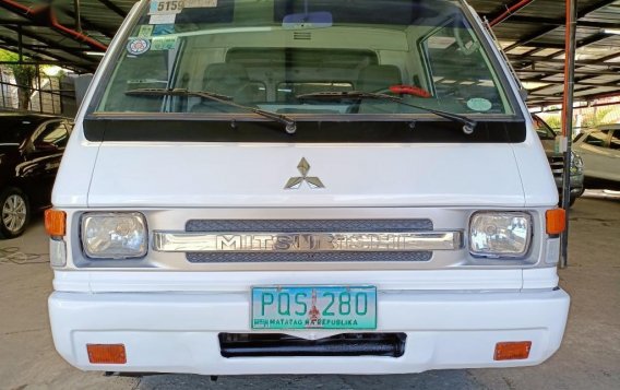 Selling White Mitsubishi L300 2011 in Las Piñas