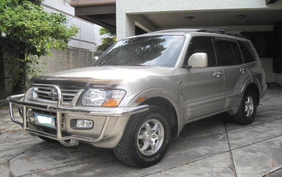 Selling Pearl White Mitsubishi Pajero 2008 in Makati