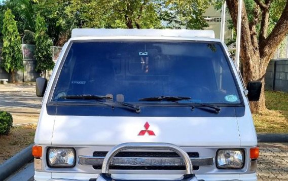 White Mitsubishi L300 2012 for sale in Las Piñas