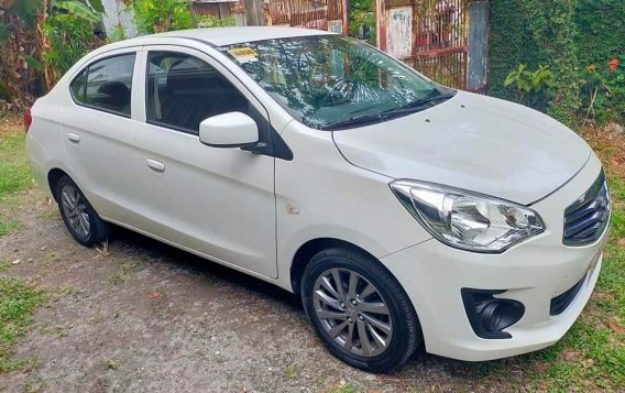 Selling Pearl White Mitsubishi Mirage G4 2020 in Manila