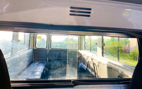 Selling White Mitsubishi L300 2015 in Manila