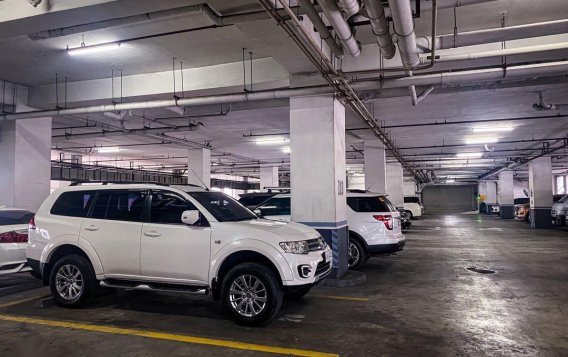 White Mitsubishi Montero 2014 for sale in Manual