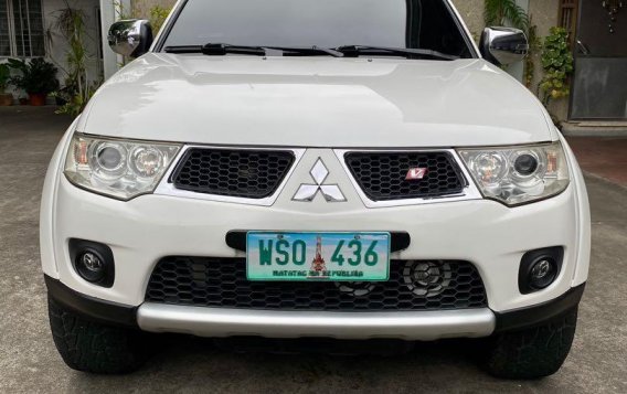 Pearl White Mitsubishi Montero sport 2013 for sale in Automatic