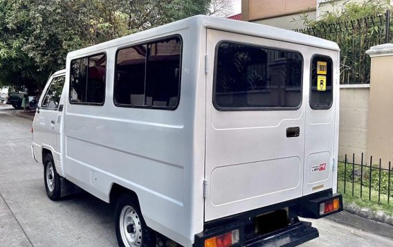 White Mitsubishi L300 2015 for sale in Las Piñas