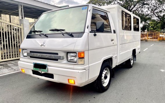 White Mitsubishi L300 2012 for sale in Las Piñas