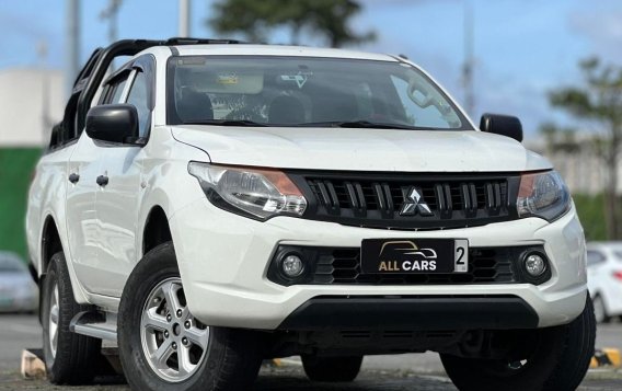 Selling White Mitsubishi Strada 2017 in Makati