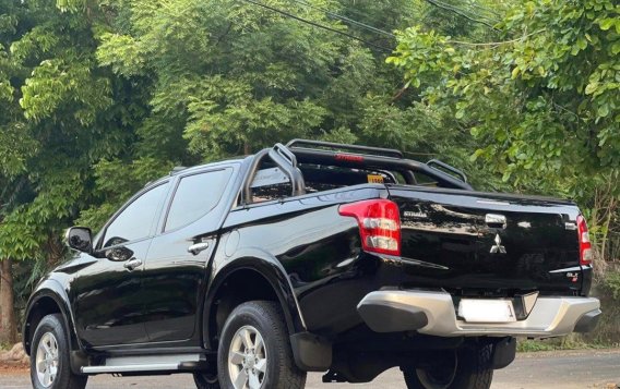 Sell White 2016 Mitsubishi Strada in Parañaque
