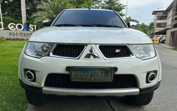 Selling White Mitsubishi Montero sport 2012 in Las Piñas