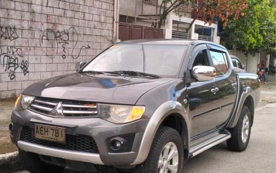 White Mitsubishi Strada 2013 for sale in Automatic