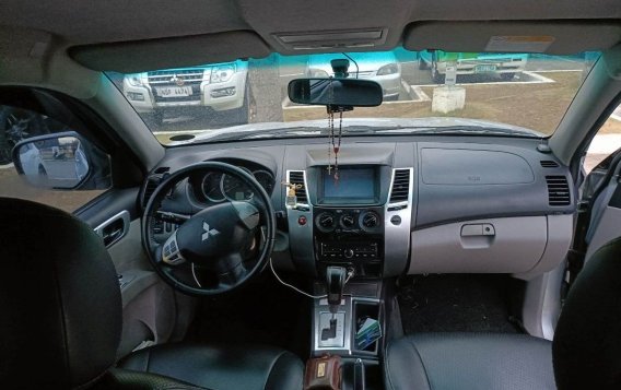 Selling White Mitsubishi Montero 2012 in Quezon City